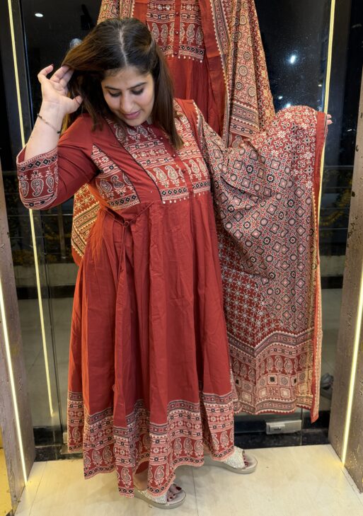 Pure Mull Cottan Dark Mehroon A-Line Straight Kurti With Paints & Dupatta Set